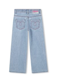 Jeans larghi di colore azzurro chiaro con vita alta, dotati di tasche posteriori a forma di cuore ricamate e dettagli di cucitura colorata.