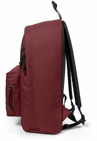 Eastpak OUT OF OFFICE - Dagryggsäck - brisk burgundy