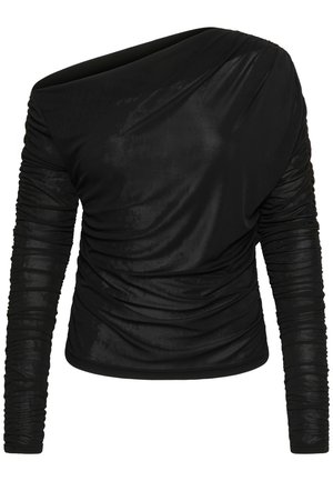 Top noir à manches longues froncées avec un décolleté épaules dénudées et une silhouette ajustée.