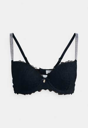 Zwarte kanten bh met bloemenpatroon, gevoerde cups, gegolfde randen en verstelbare bandjes met rhinestone-accenten voor extra detail.