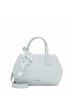 Vaaleanharmaa teksturoitu käsilaukku, jossa on kaksi lyhyttä kahvaa, irrotettava hihna ja kukkakuvioinen huivi sidottuna toiseen kahvaan.