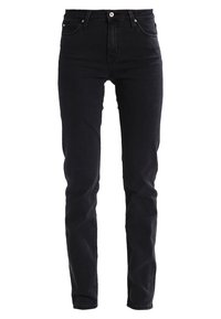Jeans de denim negro con un ajuste slim, cintura alta, cinco bolsillos y detalles de remaches metálicos. La tela tiene una ligera textura y no presenta patrones visibles.