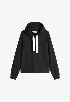 Sweat à capuche noir à manches longues avec de larges cordons blancs et un petit logo blanc "Marc O’Polo" près de l'ourlet inférieur sur un fond blanc uni.