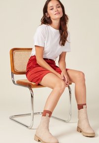 BONOBO Jeans ENGANLIEGENDER - Falda acampanada - rouge foncé