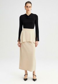 Touché Privé WITH SLIT - Tops ar garām piedurknēm - black