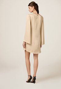 Oltre Vestido informal - beige