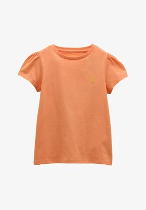 Bombažna majica kratkih rokavov breskve barve z rahlo nabrhanimi rokavi in majhnim rumenim vezenim logotipom na levi strani prsnega koša.