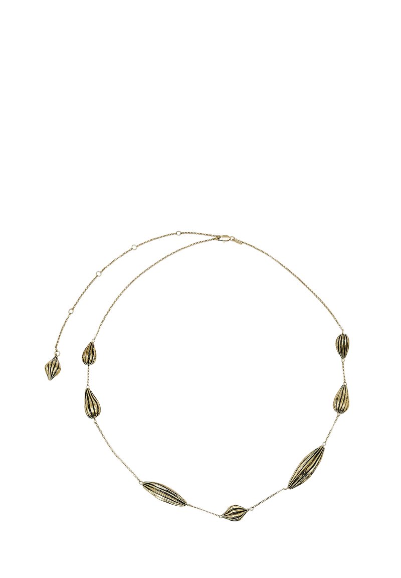 Naszyjnik w odcieniu złota z wydłużonymi, paskowanymi elementami wieszaka. Posiada delikatny łańcuszek z zapięciem typu homar. Prosty, nowoczesny design.