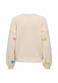 Crème-kleurig trui met ballonmouwen, voorzien van kleurrijke strikpatronen in roze, groen en blauw op de mouwen, gemaakt van zacht breimateriaal.