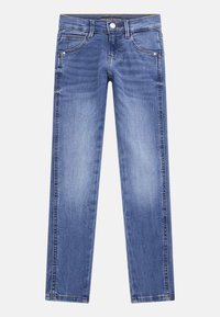 Jean en denim bleu avec une coupe droite, cinq poches, décoloration subtile, surpiqûres accentuées et une taille classique avec fermeture à bouton.