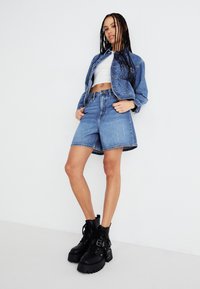 Buffalo ASPEN - Kotníkové boty na platformě - black