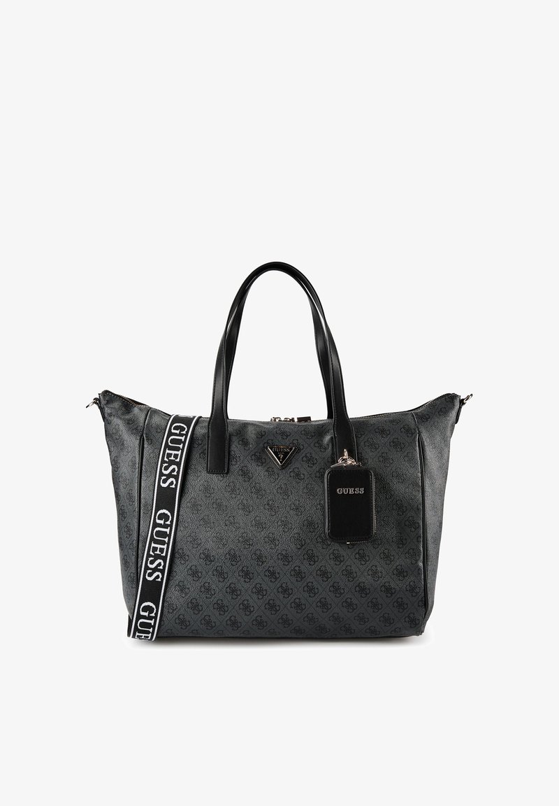 Γκρι τσάντα ώμου από συνθετικό δέρμα με μαύρες λεπτομέρειες, διπλές λαβές, λογότυπο, μοτίβο στην εξωτερική πλευρά και αποσπώμενο ορθογώνιο γούρι.