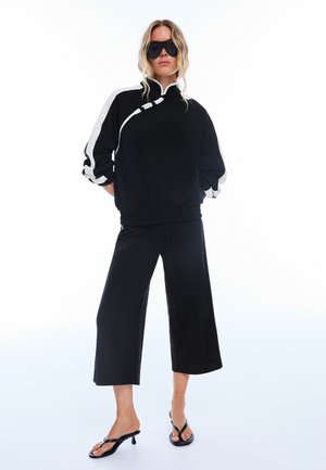 Bershka, QIPAO NECK - JUMPER - Mikina - black