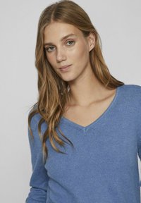 VILA VIRIL V-NECK NOOS - Stickad tröja - coronet blue