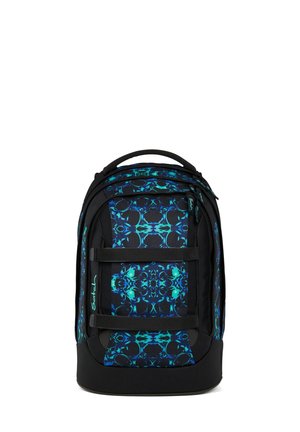 Schwarzer Rucksack mit symmetrischem Muster in Blau und Türkis, mehreren Fächern, vorderen Riemen und gepolstertem oberen Griff.