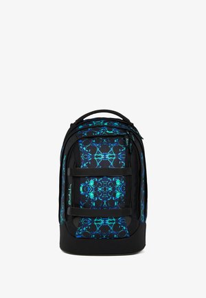 Zaino nero con motivo simmetrico blu e turchese, molteplici scomparti, cinghie frontali e manico superiore imbottito.