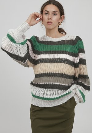Pulover din tricot cu dungi orizontale în nuanțe de verde, bej, gri și crem. Mâneci late și tiv ribat adaugă textură.