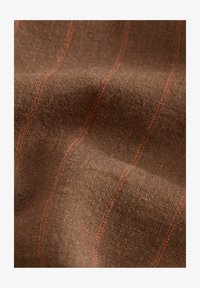 Wybrany, brown orange stripe