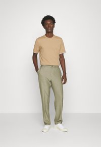 BOSS THOMPSON - Paprasti marškinėliai - medium beige