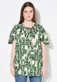 Top geométrico en verde y crema con mangas cortas, escote drapeado y un corte relajado, fabricado en una tela ligera.