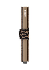 Portafoglio in pelle marrone con fascia a stampa leopardata, design rettangolare sottile, chiuso con un bottone, caratterizzato da una superficie liscia e una finitura elegante.