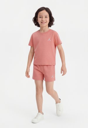 Jordan BROOKLYN SHORT SET - Camiseta básica - pink gaze