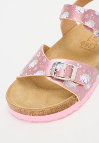 Miniaturna slika 6