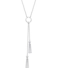 Zilveren hangerketting met een cirkelvormige lus en twee franjes, elk met gelaagde strengen, die aan een delicate ketting hangen.