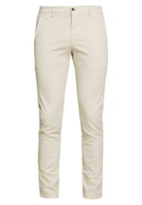 Beige slim-fit broek met knoopsluiting, ceintuurlussen en zijzakken, getoond van voren op een witte achtergrond.