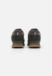 Colmar Originals TRAVIS BOOST - Sapatilhas - anthracite/military green