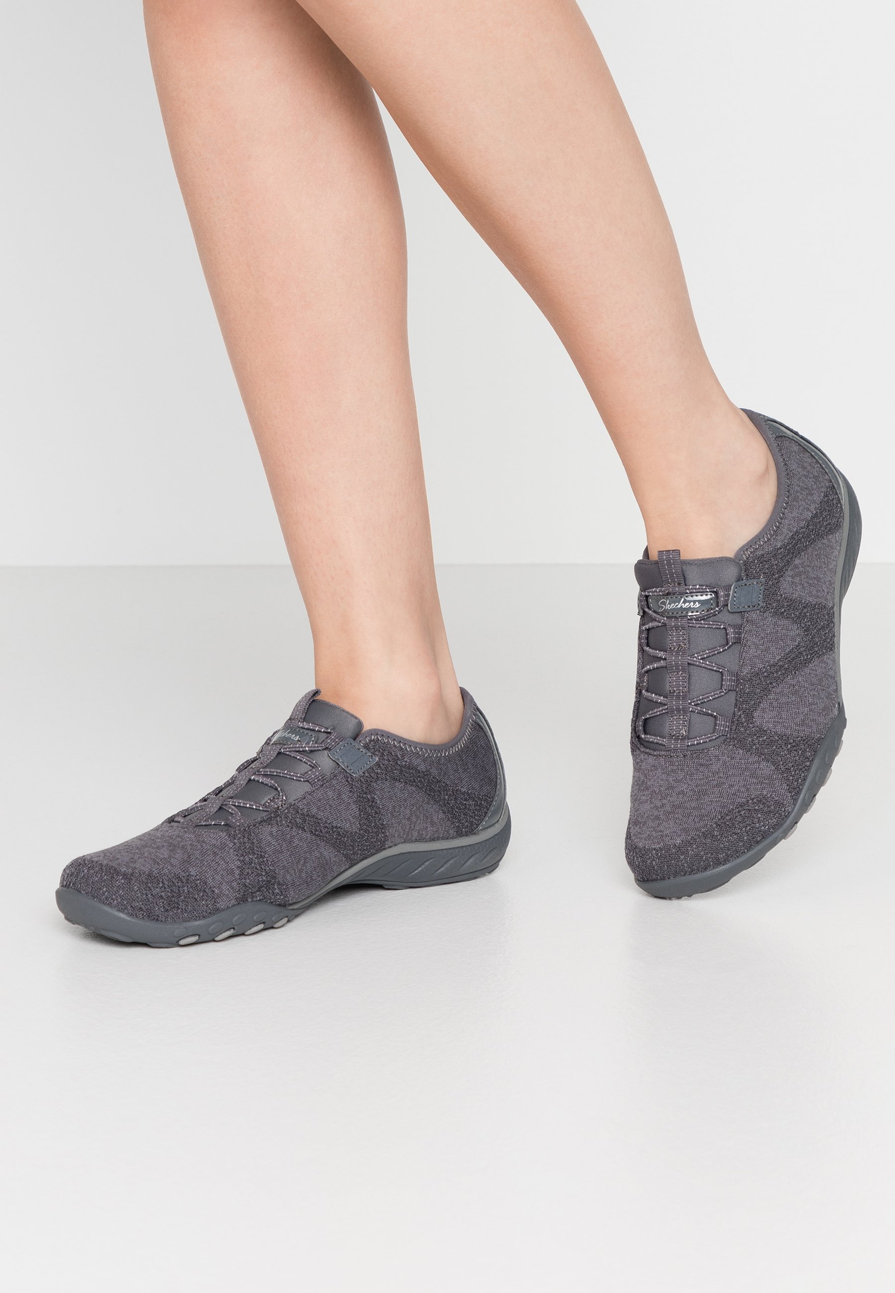 Skechers Wide Fit BREATHE EASY Joggesko charcoalgray Skechers Wide Fit MADISON AVE Joggesko grey Zalando.no