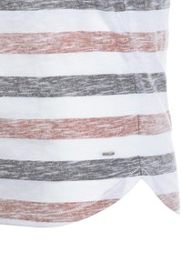 Gestreiftes T-Shirt mit weißen, grauen und rostfarbenen horizontalen Streifen, aus einer weichen Baumwollmischung, mit abgerundetem Saum und Logoschildchen.