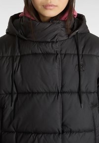 Vans HILLGATE CROPPED PUFFER - Giacca invernale - black