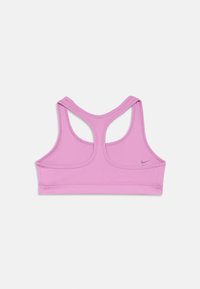 Ροζ αθλητικό σουτιέν με σχεδιασμό racerback, κατασκευασμένο από ελαστικό ύφασμα. Διαθέτει λογότυπο της Nike σε γκρι, ενισχυμένες ραφές και ομαλή υφή.