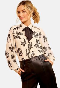 REGULAR FIT - LONG SLEEVE  - Užsagstoma palaidinė - white ecru bow print