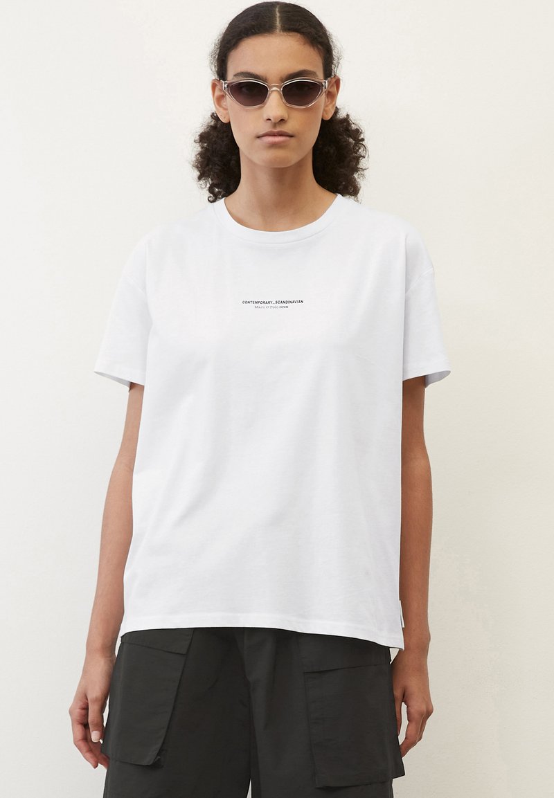 Marc O'Polo DENIM SHORTSLEEVE ROUNDNECK PLACED - T-Shirt print ...
