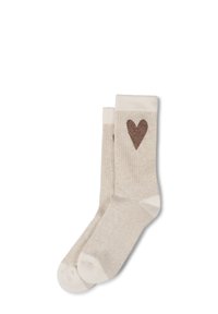 Beige gerippte Socken mit einem braunen Herzdesign auf dem Bündchen. Hergestellt aus weichem Material für einen bequemen Sitz.