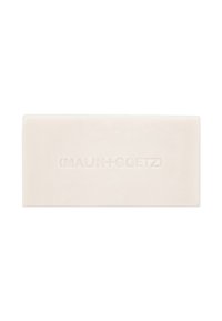 Weißes rechteckiges Seifenstück mit glatter Oberfläche, dezentem Glanz und geprägtem Markennamen „(MALIN+GOETZ)" auf einer Seite.