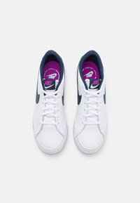 Nike Sportswear COURT LEGACY - Sapatilhas - white/midnight navy/mint foam/vivid purple