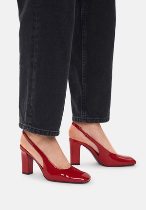 WITH A BLOCK - Decolleté - red