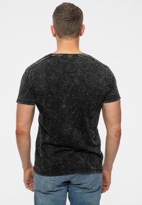 Paradiso Clothing KISS DESTROYER SNOW WASH - Print T-shirt - black