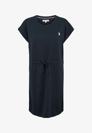 Mørkeblå kortærmet kjole med bånd i taljen, fremstillet af blødt stof; har et lille logo broderet på brystet og en rund halsudskæring.