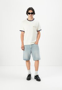 Jack & Jones JORNORREBRO RINGER TEE CREW NECK - T-shirts basic - antique white