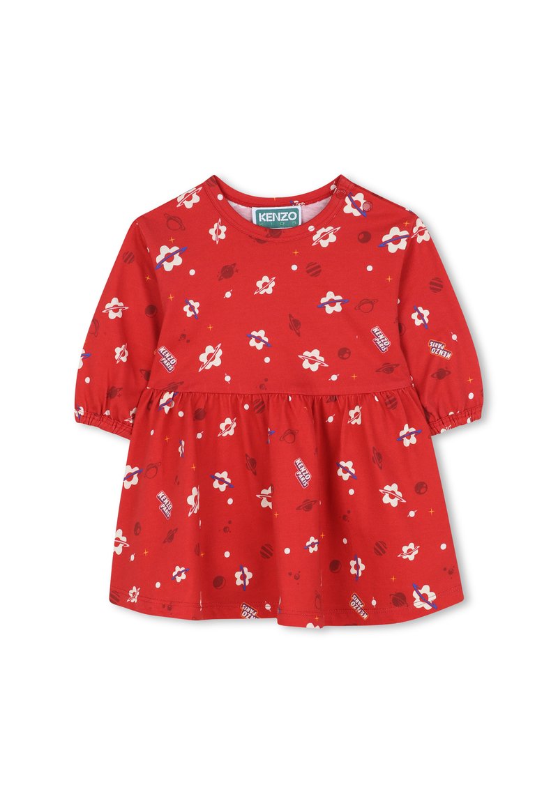 Robe en coton rouge avec des manches courtes bouffantes, un col rond et une taille froncée. Décorée de motifs floraux et planétaires.