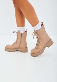Cesare Gaspari Botine cu platformă - beige