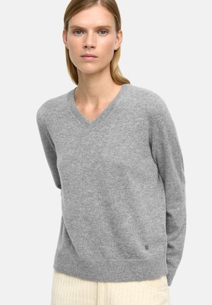 - Sweter