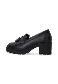 Schwarze High-Heel-Lederschlüpfschuh mit einer strukturierten Lederoberfläche, auffälligem Quastendetail und einer stabilen, profilierten Sohle für zusätzlichen Grip und Stabilität.
