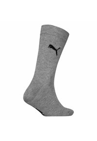 Calcetín gris hecho de una mezcla de algodón, con una textura acanalada, un patrón sólido y un logo de Puma negro en el lateral.