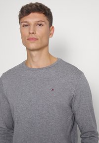 Tommy Hilfiger PANT TEE  - Pyjama set - mid grey heather