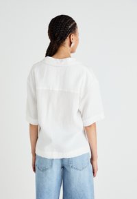 Gina Tricot GAUZE SHORT SLEEVE  - Skjorte - white